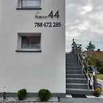 Piaskowa 44 *