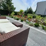 Piaskowa 44 *