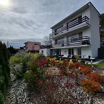 Piaskowa 44 *