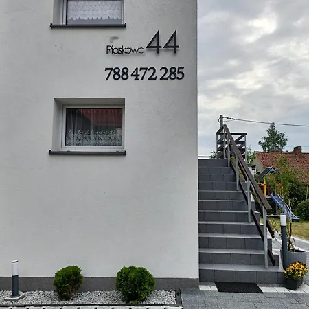 Piaskowa 44 *