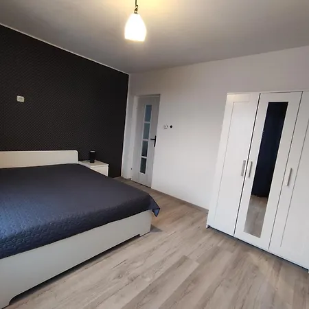 Piaskowa 44 *