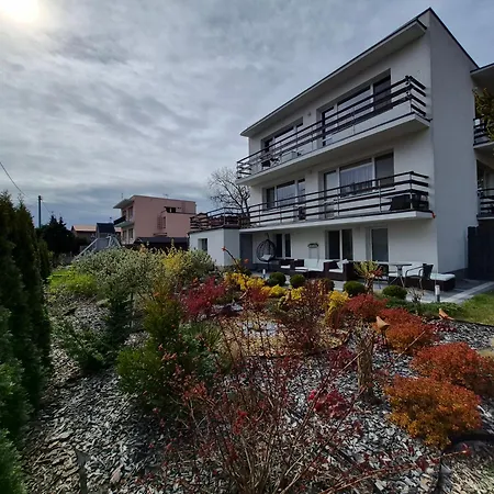 Piaskowa 44 *